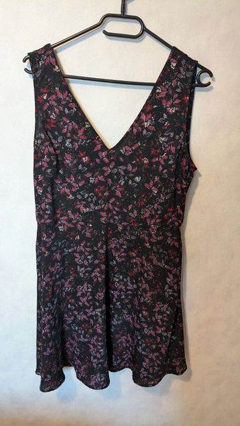 Robe noire habillée à motifs