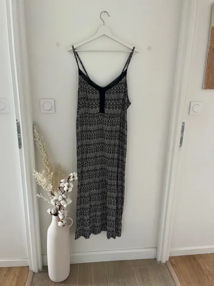 Robe noir et grise