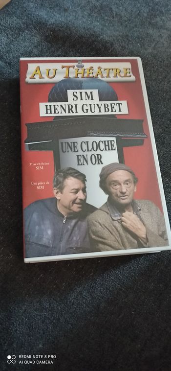 Cassette video une cloche en or