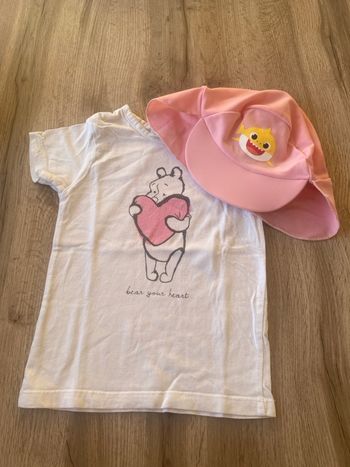 T-shirt et chapeau