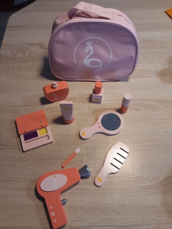 Set de beauté  et de maquillage en boisavec trousse - photo numéro 2
