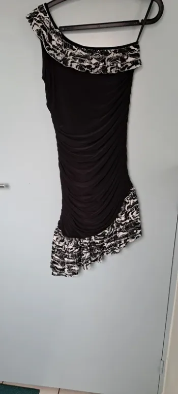 Robe avec froufrou