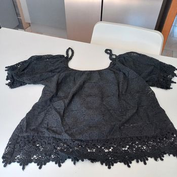 Haut noir dentelle