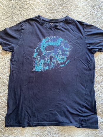 T-shirt tête de mort 18 ans