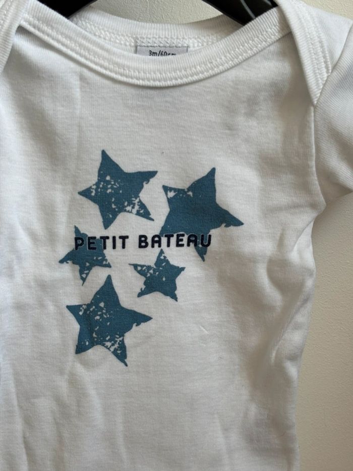 Lot 3 bodies blanc et bleu manches courtes Petit Bateau 3 mois - photo numéro 4