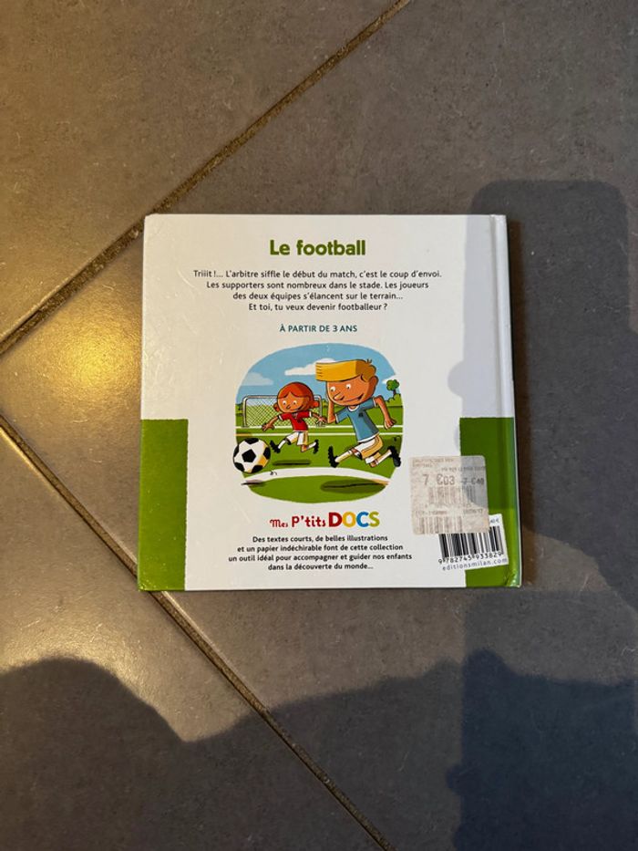 Livre / Album - Mes p’tits docs - Le football - Milan - photo numéro 2