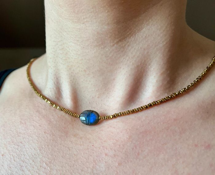 Collier amulette scarabée Labradorite et micro hématites - photo numéro 11