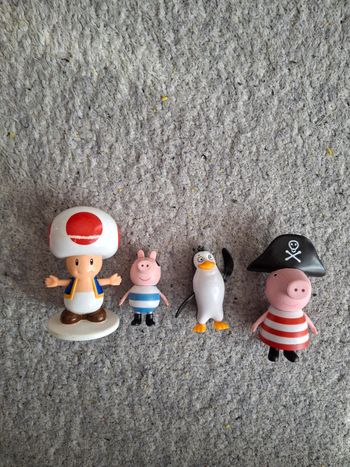 Lot de 4 figurines peppa pig, toad et Madagascar