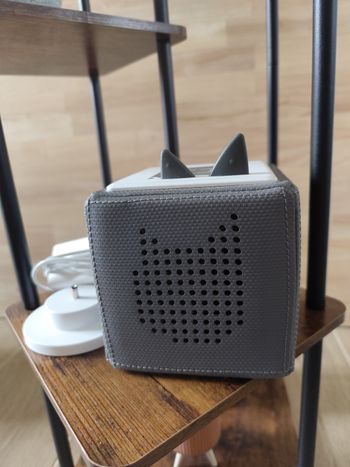 Toniebox grise en excellent état avec son chargeur