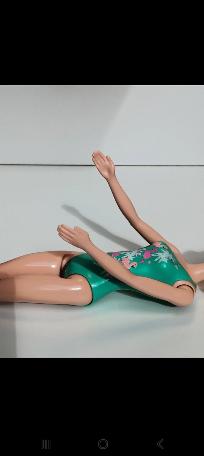 Poupée mattel barbie Color Reveal série été  7 vert claire gtl77
Poupée et ensemble compris - photo numéro 6