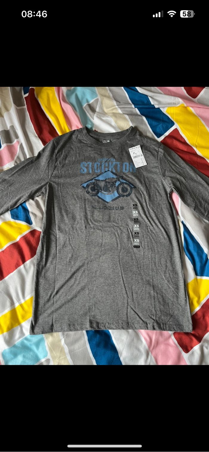 T-shirt manche longue enfant XS neuf