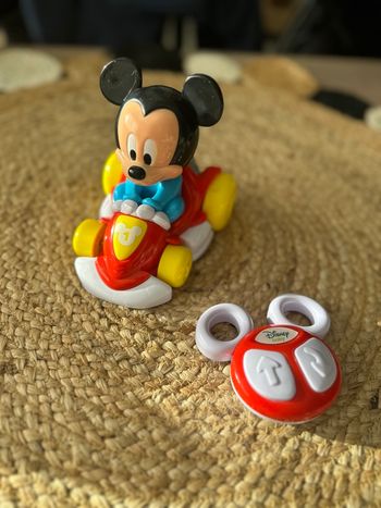 Voiture Mickey télécommandée 