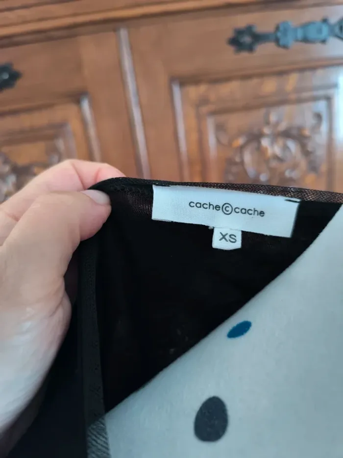 Haut noir avec broderies et strass - photo numéro 9