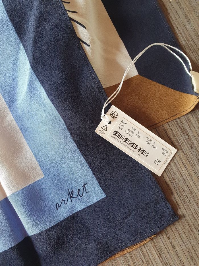 Très joli foulard à cheveux en soie Arket 🦋 - photo numéro 5
