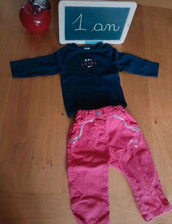 Lot 1 pantalon réglable et un t-shirt manches longues taille 1 an en très bon état