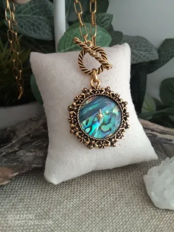 Collier médaillon abalone ormeaux étoile du Nord