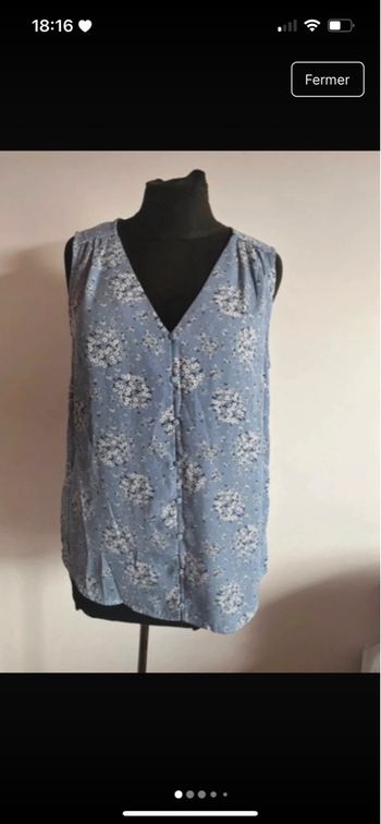 Blouse bleu à motif florale taille M de chez Kiabi en très bon état