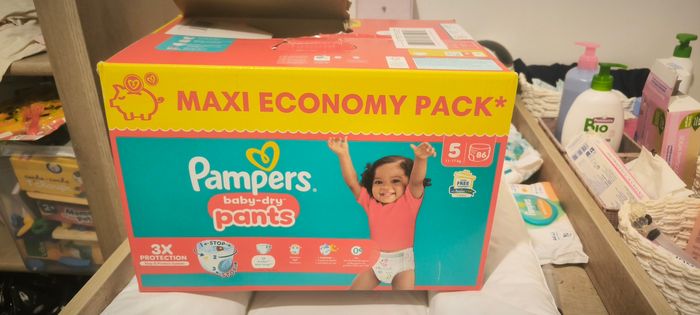 Cartons de couche Pampers taille 5