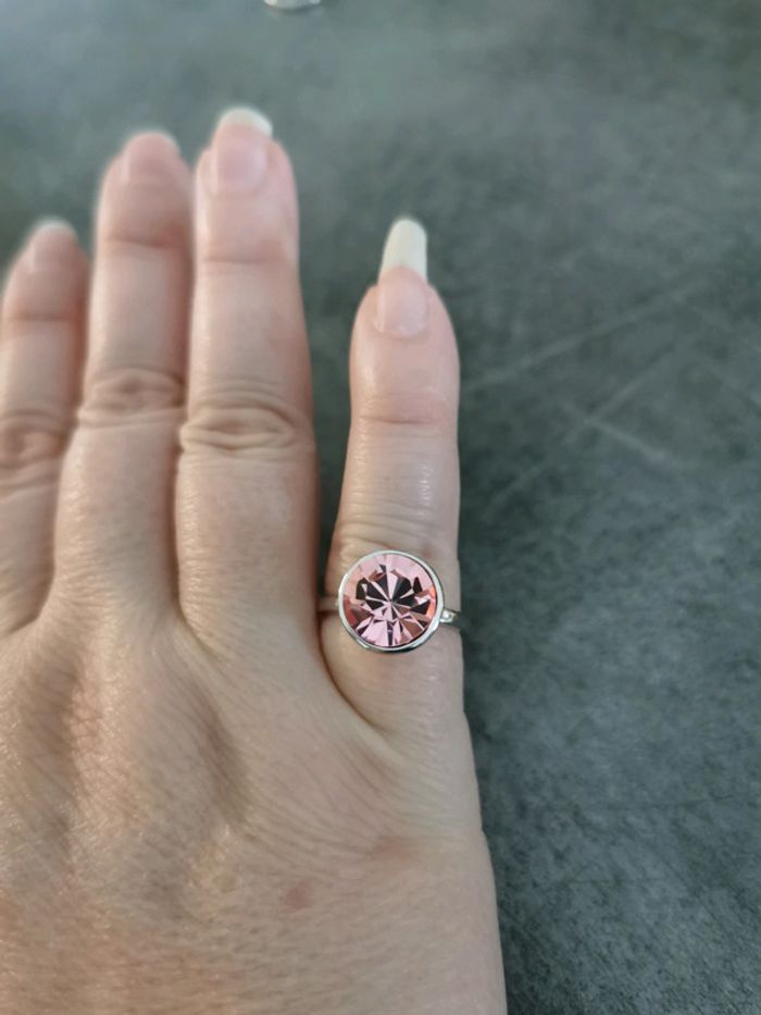 Bague avec cristaux Swarovski neuve taille 52