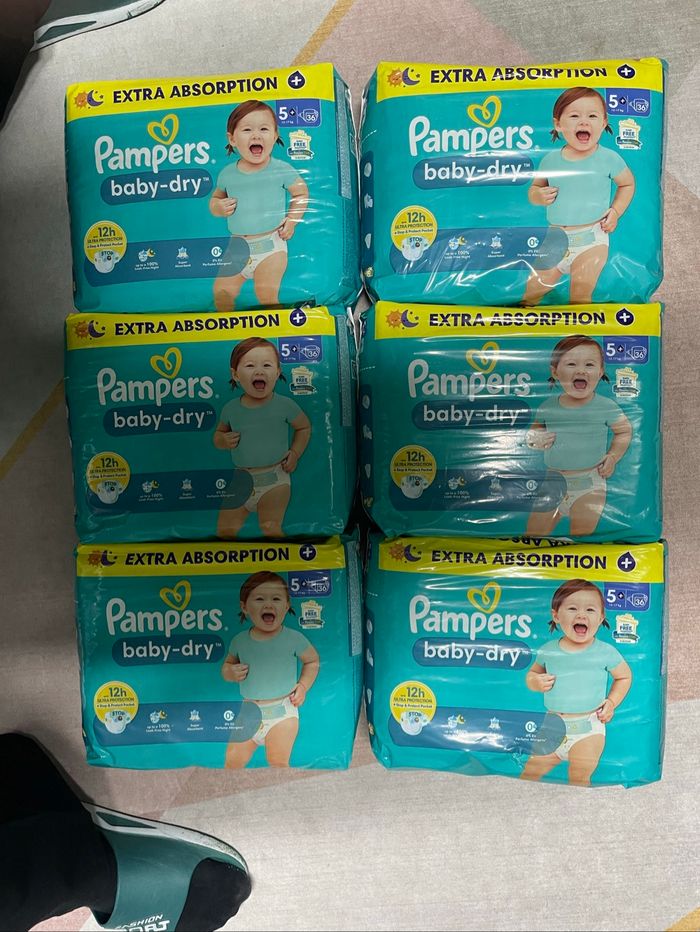 Lot 6 paquets couches Pampers t5+