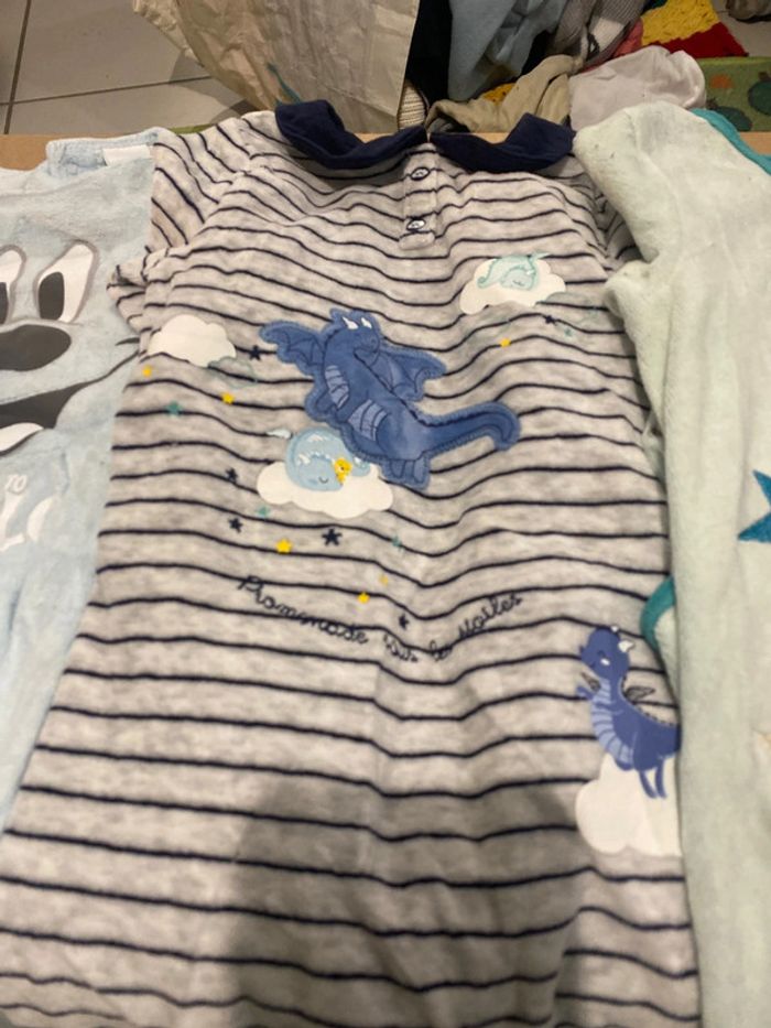 Pyjama polaire 2 très bon état + 1 neuf sans étiquette - photo numéro 3