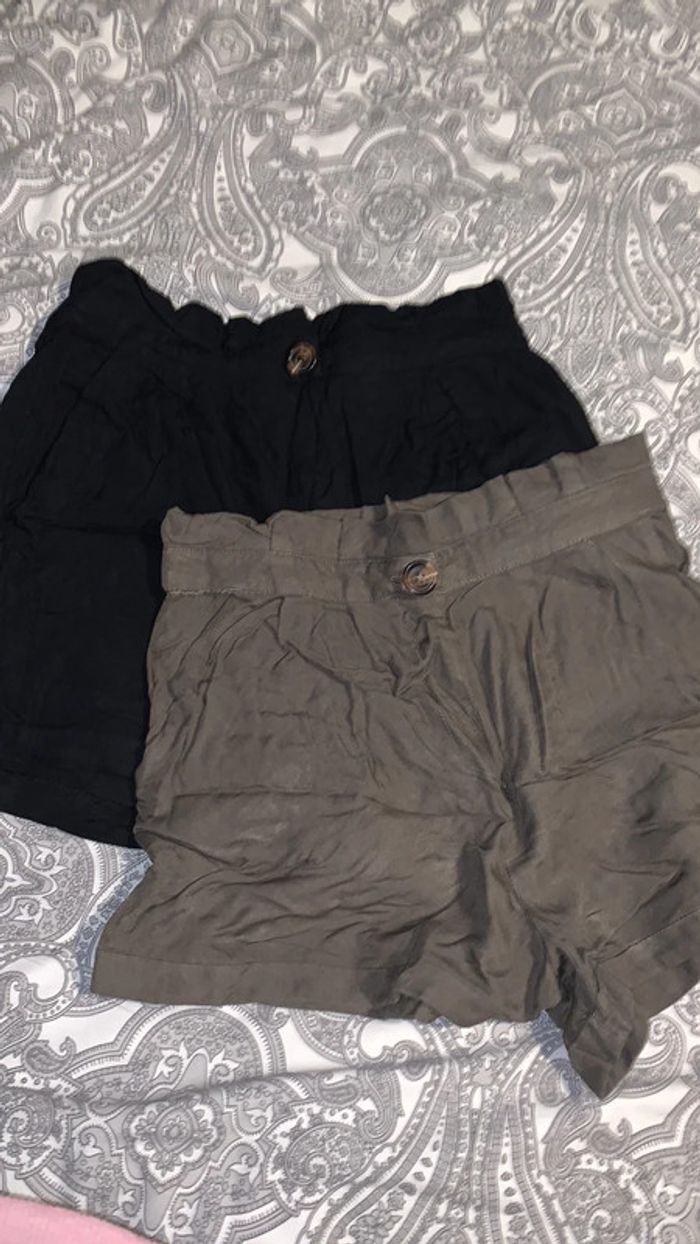 Lit de deux shorts fluides