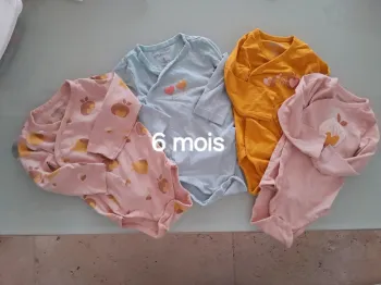 Lot 4 body fille ml 6mois