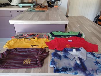 5 tee shirts garçons Taille 4 ans