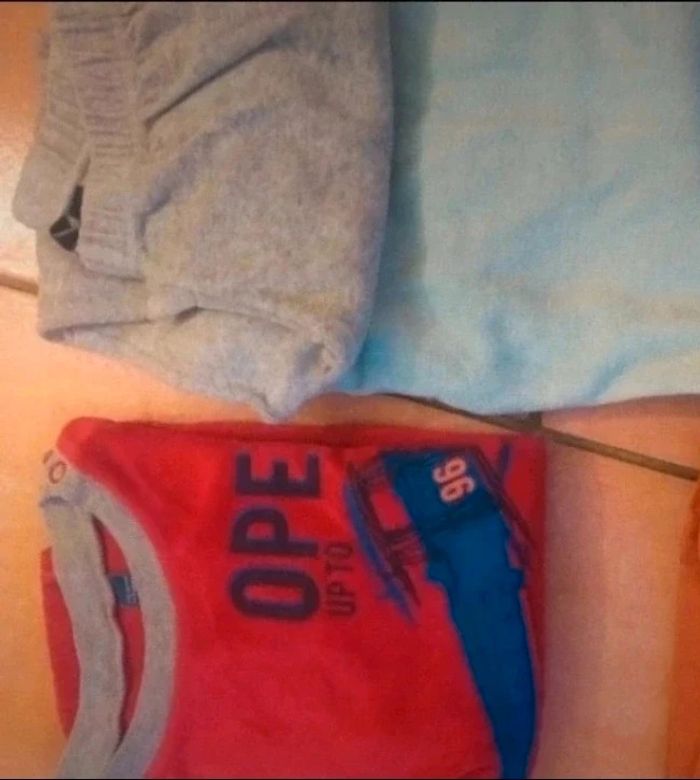 14 vêtements,  t-shirt  pyjama 6 ans - photo numéro 6