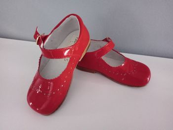 Chaussures vernies rouge 24