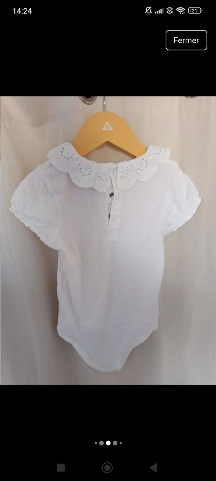 Lot bodys blancs Kiabi 24 mois - photo numéro 4