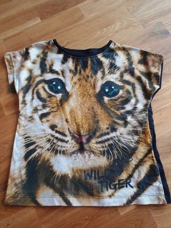 T-shirt en très bon état taille 4ans