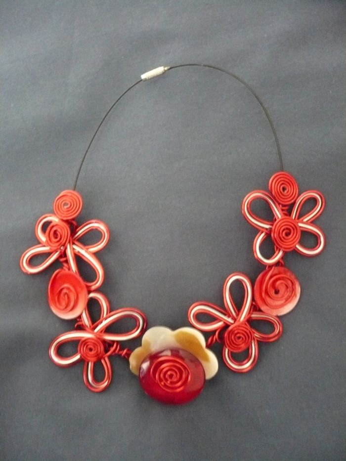 Collier tour de cou fleurs rouges - neuf - photo numéro 2