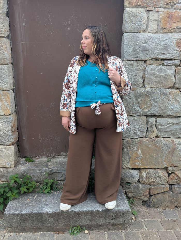 Pantalon fluide Gênes chocolat, jambes larges
Taille unique Curvy - photo numéro 5
