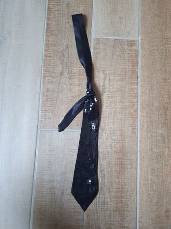 Cravate noire à sequin