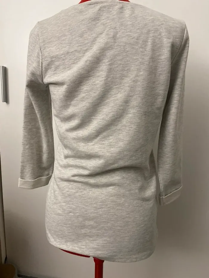 Sweat baroque gris beige manches 3 quarts broderies dorés et sequins Camaieu - photo numéro 5