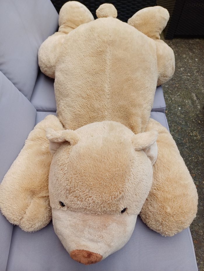 Peluche ours allongé 1 m