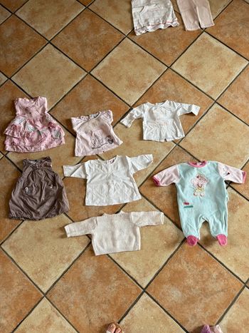 Lot 7 vêtements 1 mois fille