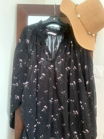 Jolie blouse translucide de la marque camaïeu