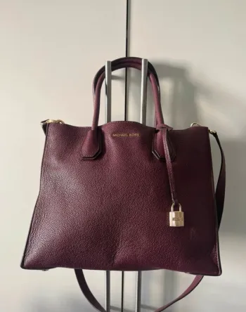 Sac à main Michael Kors en cuir violet