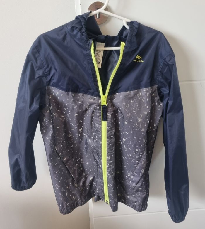 Kway enfant Quechua Decathlon 5/6 ans en excellent état