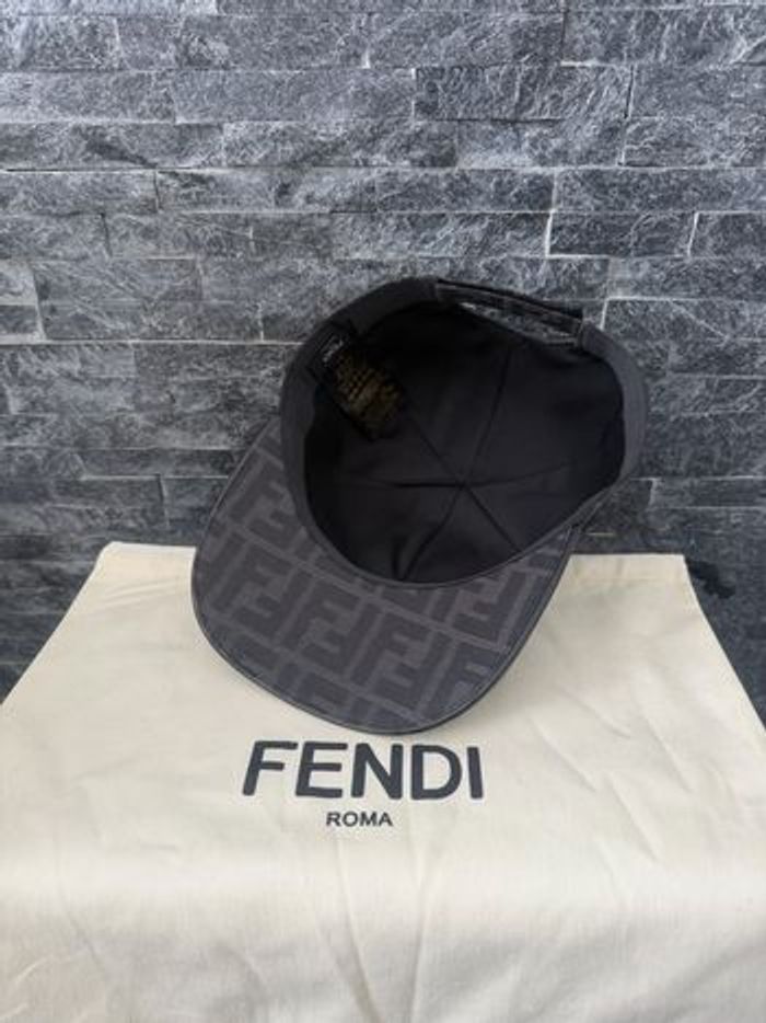 Casquette fendi - photo numéro 8