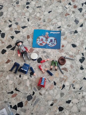 3 playmobils en 1