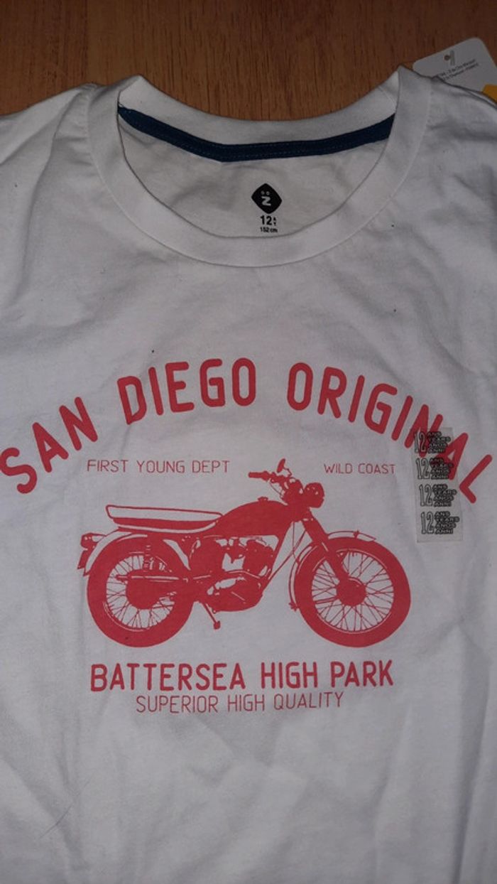 Tee shirt 12 ans neuf - photo numéro 2