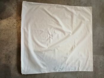 taie d'oreiller blanche 68 x 64 cm