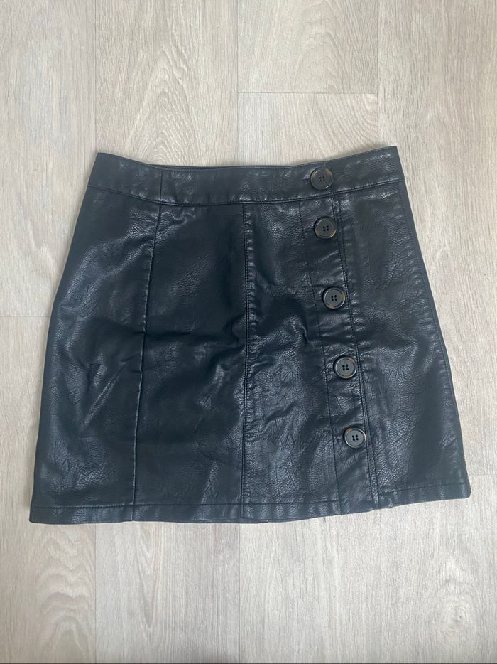 Jupe simili cuir noire – Taille 36 - photo numéro 2