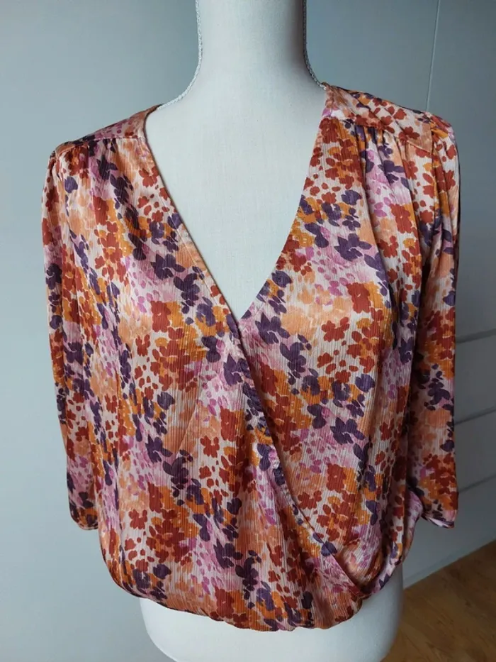Magnifique blouse satinée cache coeur
