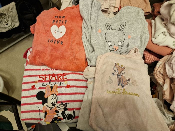 Lot pyjamas bodys 6 mois