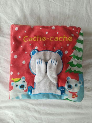 Livre tissu cache cache