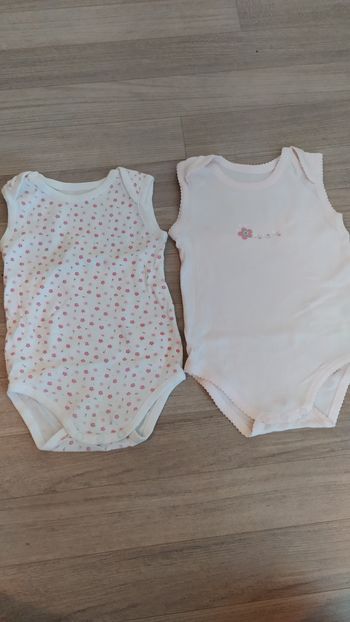 2 bodies sans manches